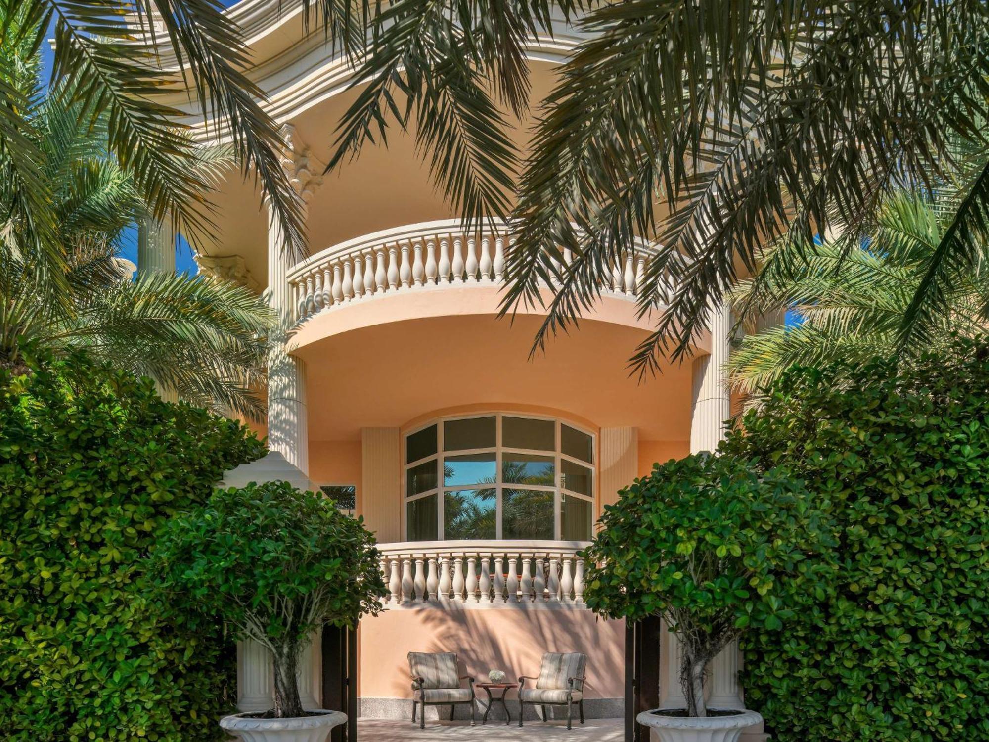 Hotel Raffles The Palm Dubai Esterno foto The home of the late King Hussein of Jordan